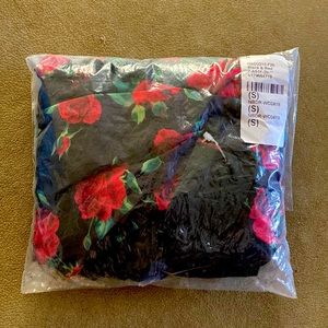 Juli Mini Dress in Black & Red Floral
NBD- brand new in bag